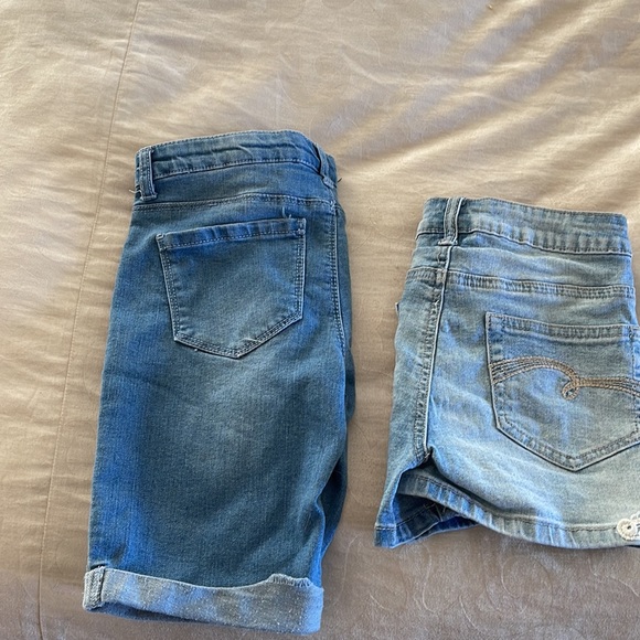 Girls jean shorts size 12 in good condition - Picture 2 of 2